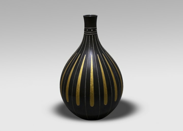 Hannya Kankei Patinated bronze bottle vase covered with a dark brown patina, inlaid with silver and gold geometric patterns
