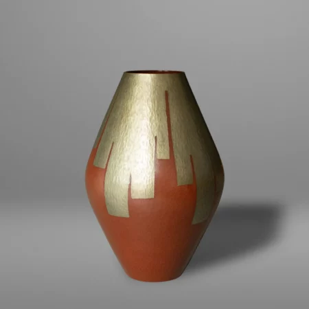 Gyokusendo vase en cuivre martelé et patiné rouge et doré
